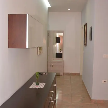 Apartment B&c